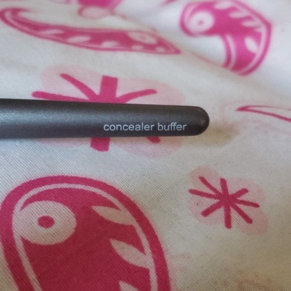 Vasanti concealer Buffer brush - Picture 2 of 4